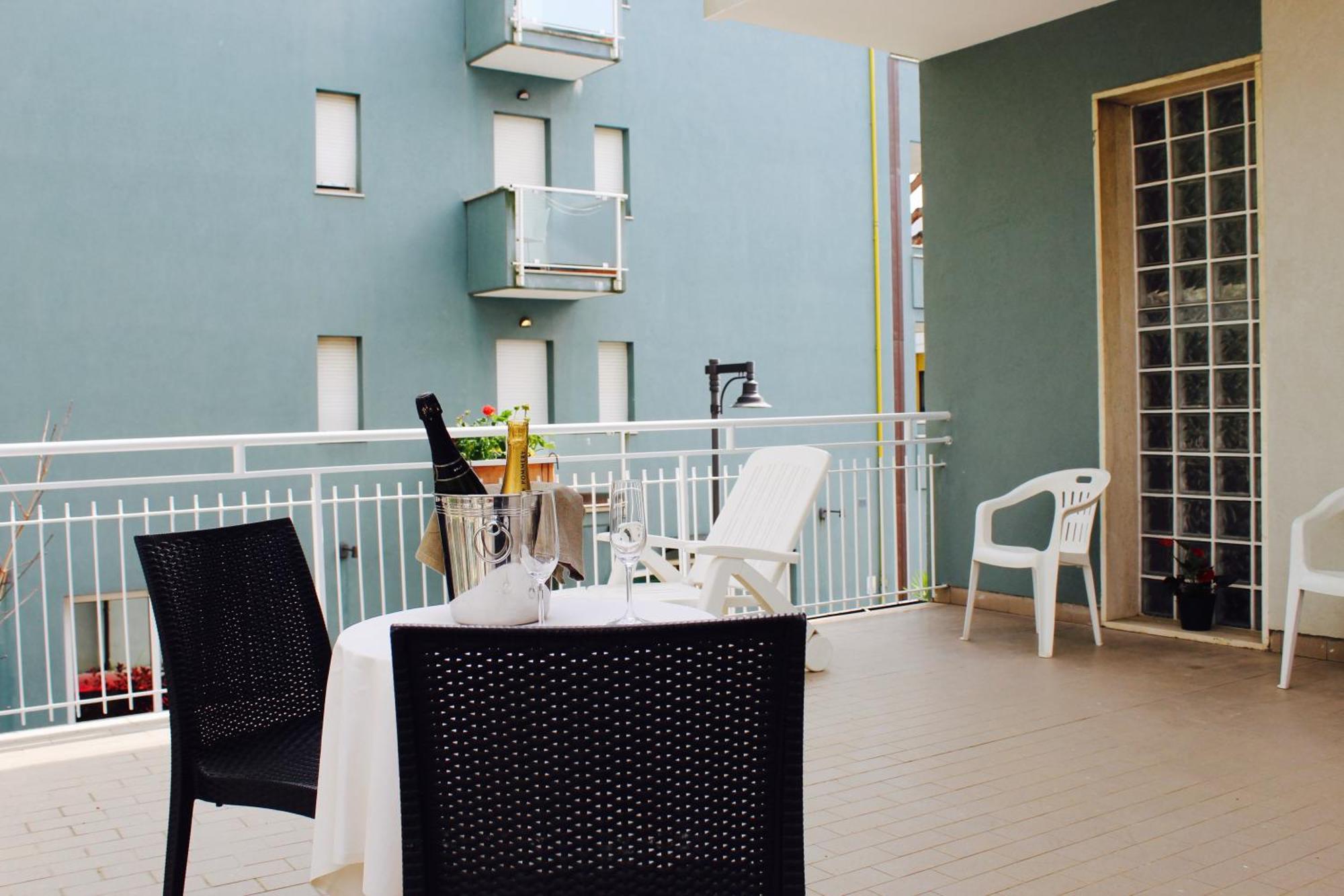 Blue Loft Hotel Чезенатико Экстерьер фото